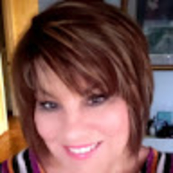 Meet your Posher, Lisa - Picture 1 of 1